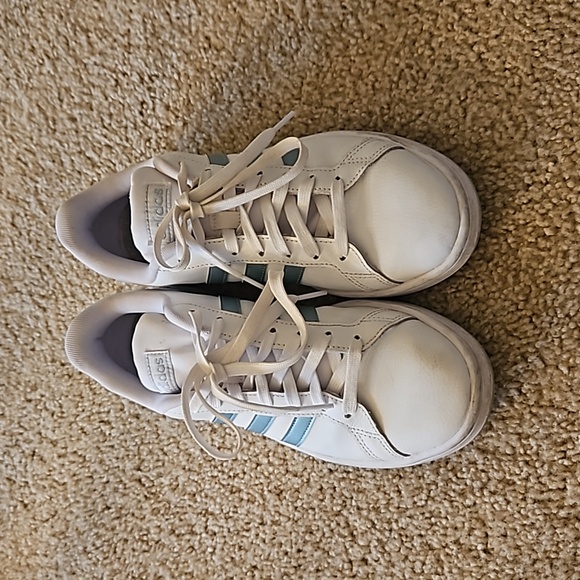 Women's Grand Court Adidas 7.5 - Picture 2 of 6